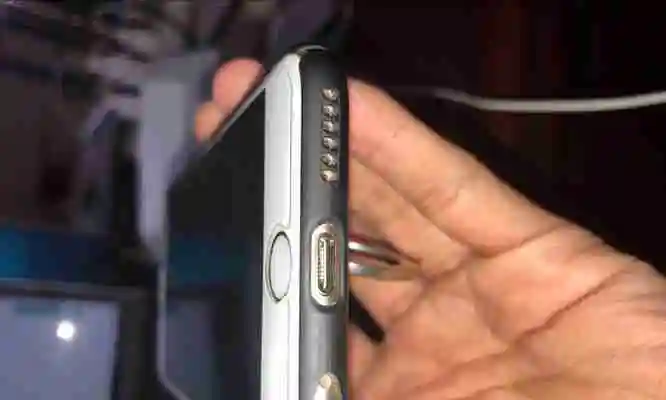 解决苹果充电口接触不良问题的有效方法(让你的苹果设备充电畅通无阻)