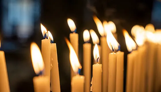 燃烧的白色蜡烛图片素材(JPG)