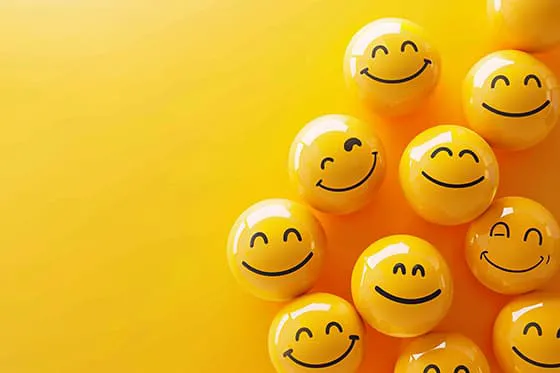 一组涂有微笑表情的黄色小球图片素材(JPG)