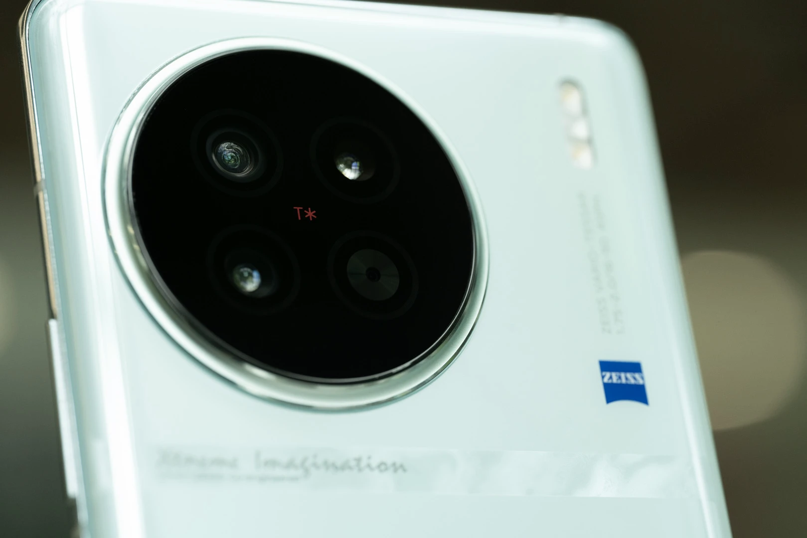 vivo X90s「青漾」图赏：真被这色彩凉爽到了