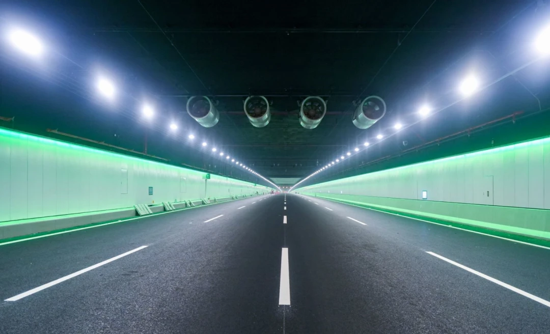 “世界级跨海集群工程”深中通道历经 7 年建设今日通过交工验收，本月底开通运营