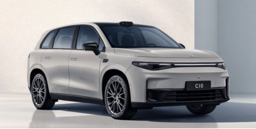 零跑A12谍照曝光,11 月广州车展有望首发,纯电增程双动力