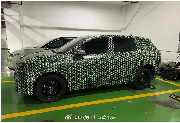 零跑A12谍照曝光,11 月广州车展有望首发,纯电增程双动力