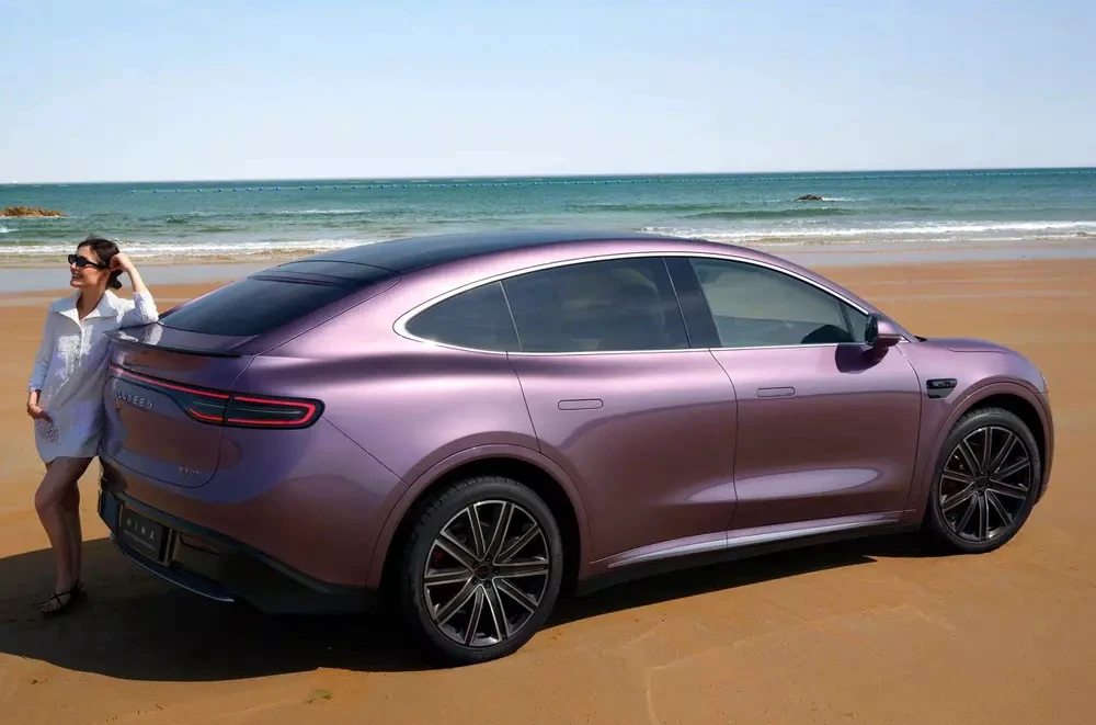 鸿蒙智行首款轿跑 SUV 智界 R7 官宣:华为与奇瑞联手打造