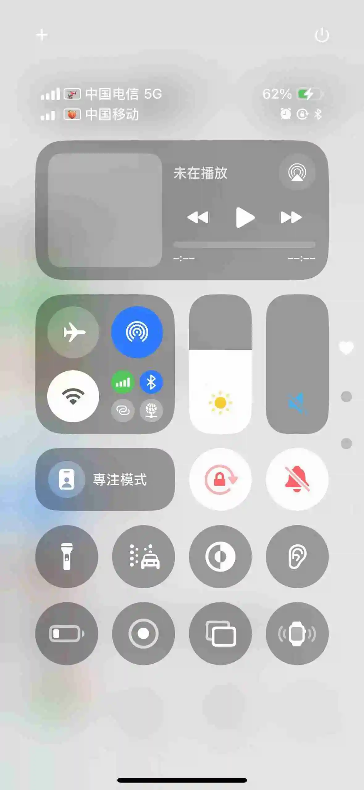 iOS 18体验:设计乱改、AI缺失,苹果活该被骂上热搜?