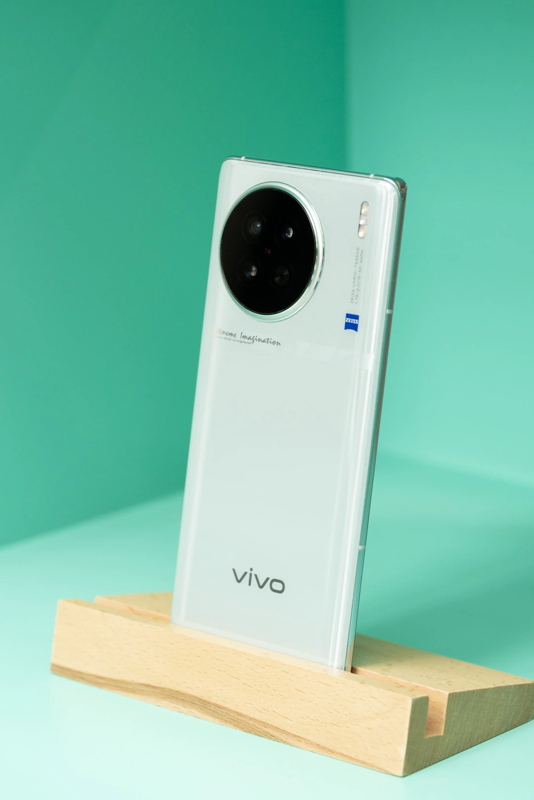 vivo X90s「青漾」图赏：真被这色彩凉爽到了