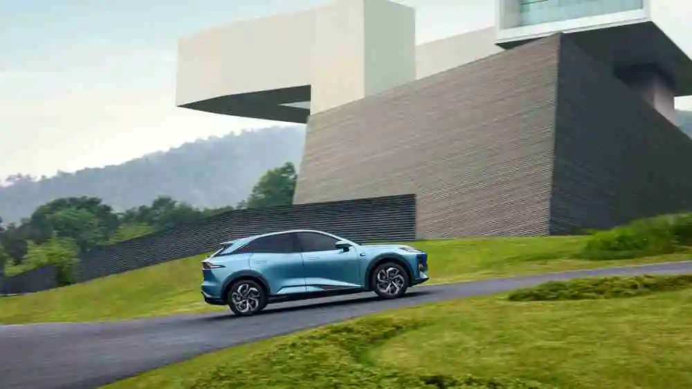 深蓝S07智驾体验再升级，City LCC Plus刷新红绿灯路口通行体验