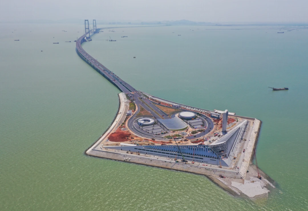 “世界级跨海集群工程”深中通道历经 7 年建设今日通过交工验收，本月底开通运营