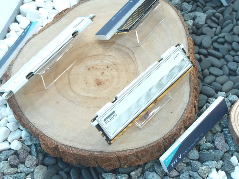 科赋展示多款白色马甲内存以及 PCIe Gen5 固态硬盘 GENUINE G560