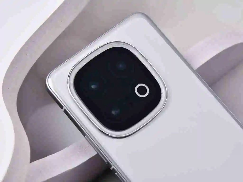  这么炫酷的灯效见过没？iQOO 13 能量光环体验 
