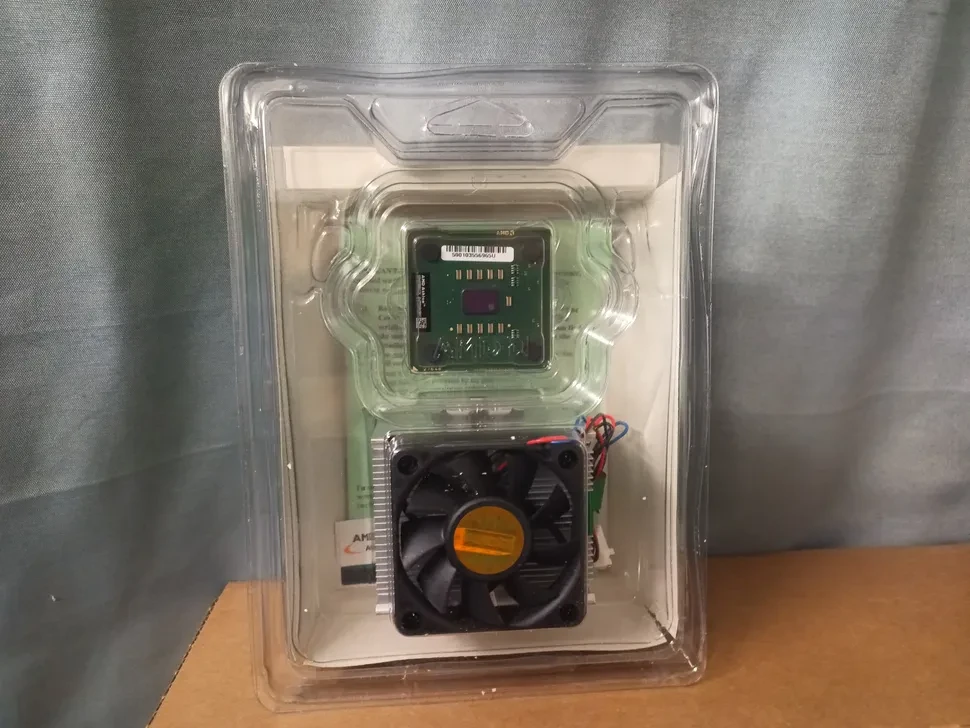 22 年前的古董：未开封的 AMD Athlon XP 2000 + 处理器现身