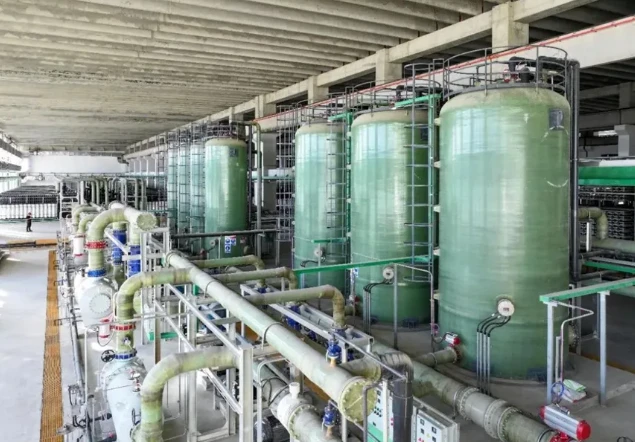 国内最大规模双膜法海水淡化工程在天津正式通水运行,每天生产 15 万吨 国内最大规模双膜法海水淡化工程在天津正式通水运行,每天生产 15 万吨