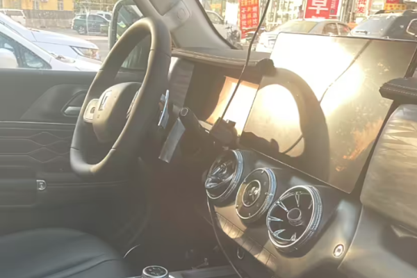 2025款坦克300汽油版将于3月初上市 采用怀挡设计