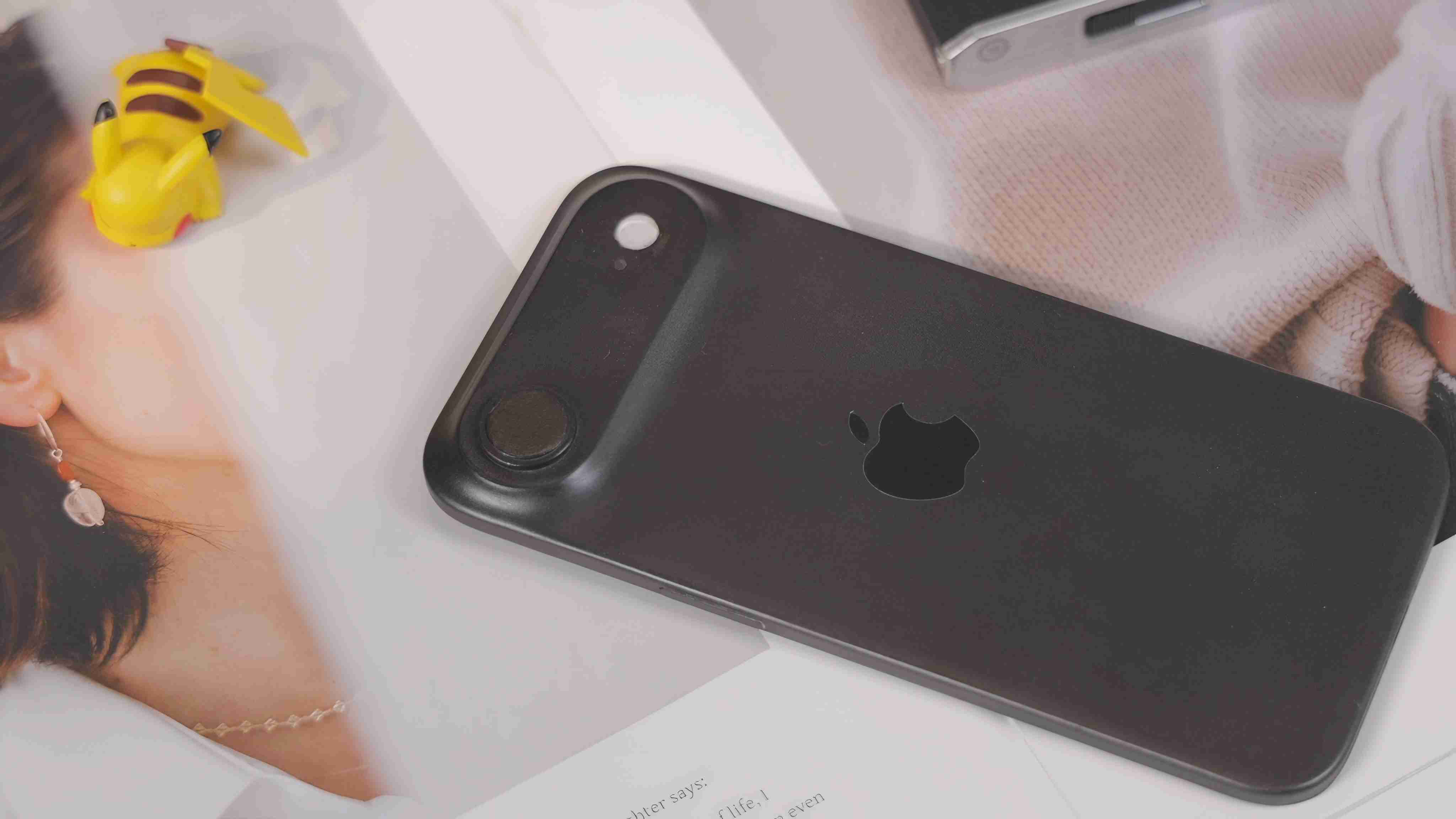 iPhone 17系列新机模上手图！背摄设计太过瞩目